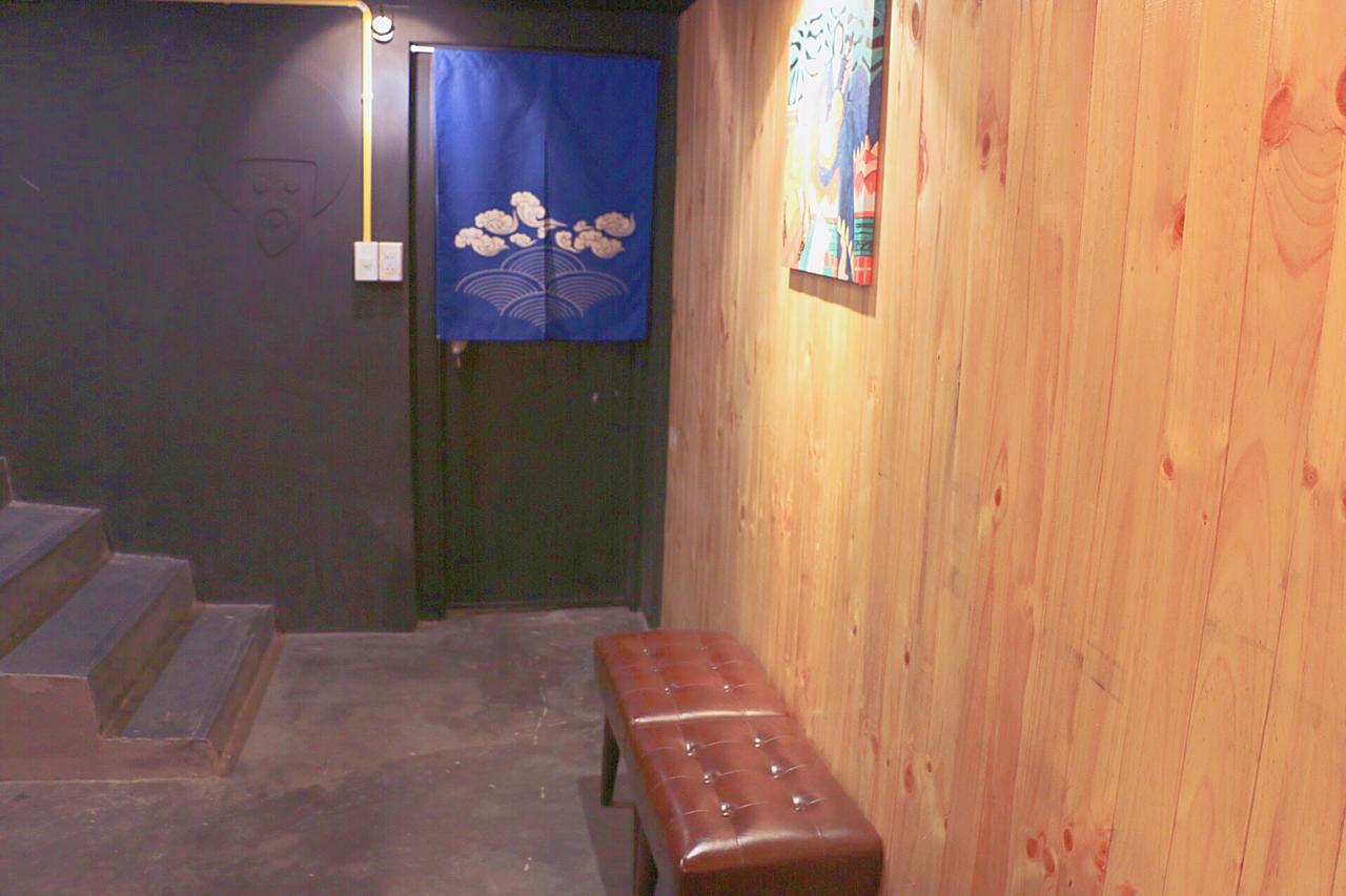 Rest At Ekkamai Hostel Bangkok Exterior photo